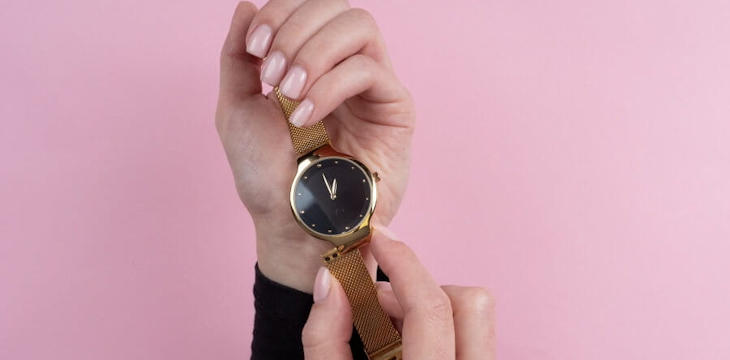 Przegląd zegarków z wymiennymi paskami.
