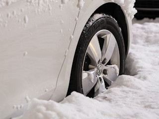 Zadbaj o auto podczas zimy i na wiosnę.