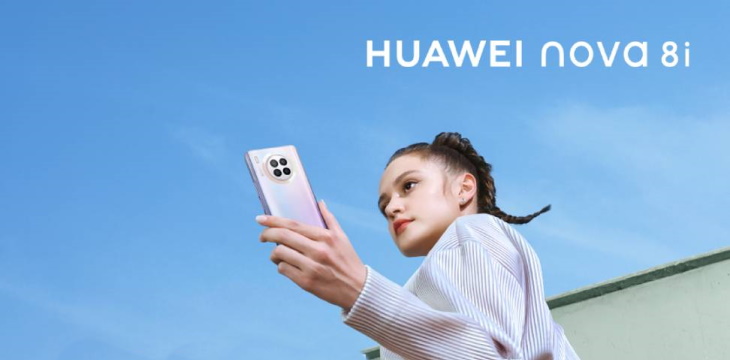 Huawei nova 8i w przystępnej cenie, w przedsprzedaży ze słuchawkami FreeBuds 4i.