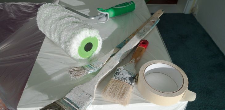 Jak zabezpieczyć sprzęty domowe, meble podczas remontu i malowania.