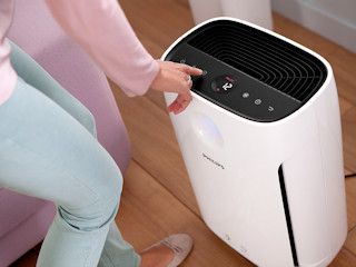 Nowa jakość powietrza w Twoim domu dzięki oczyszczaczowi z technologią AeraSense.