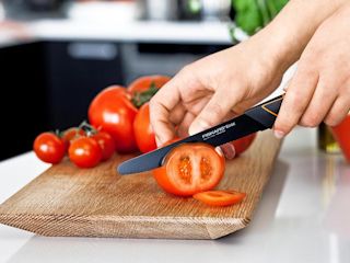 Nóż do pomidorów Fiskars Edge.