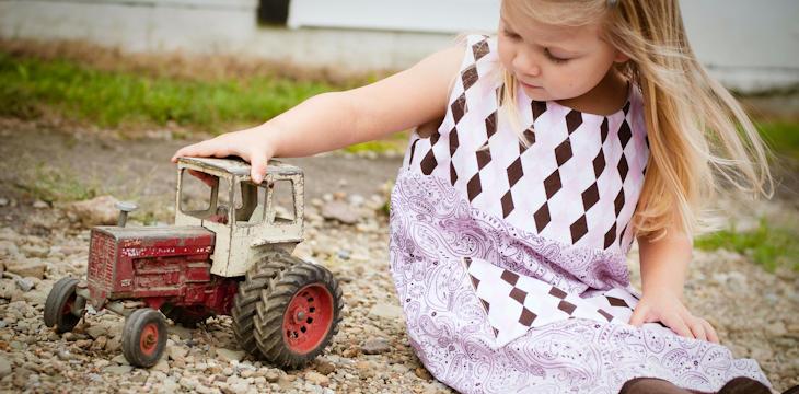 Jak traktory dla dzieci, samochodziki i inne pojazdy wpływają na rozwój?