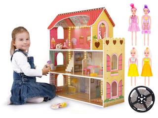 Drewniane domki dla lalek dla dziewczynek.
