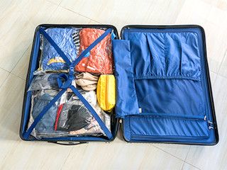 Pakujemy walizkę: przygotuj ubrania na wakacyjne wyjazdy.