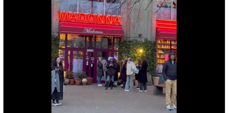 Protest katolików przeciwko „Madonnie” – kontrowersyjnej restauracji w Warszawie.