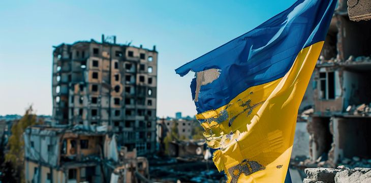 Ukraina ściąga mężczyzn z Europy, USA znów przekaże broń, a w Rosji fala dezercji