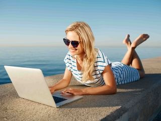Lato w internecie - jak spędzić je bez szkód?