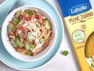 Lubella Pełne Ziarno spaghetti w kremowym sosie z bobem i szynką parmeńską - przepis.