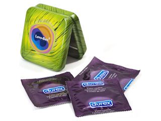 Stylowe opakowania prezerwatyw Durex.