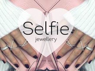 Doskonałe dopasowanie z marką Selfie Jewellery.
