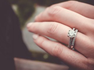 Wybieramy doskonały pierścionek z brylantem.