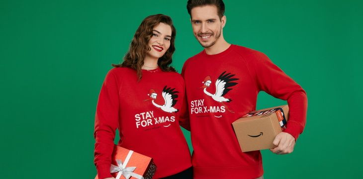 Z okazji zbliżających się świąt, duet projektantów, Paprocki Brzozowski, zaprojektował specjalną kolekcję świątecznych bluz z symbolem polskiej i ukraińskiej przyrody dla Amazon.pl.