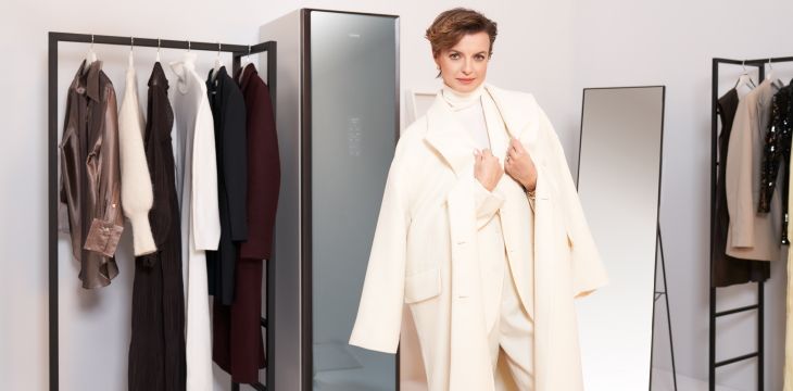 Kasia Sokołowska ambasadorką szafy odświeżającej ubrania Samsung AirDresser.
