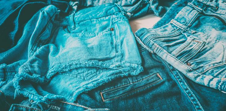 Antykowanie wyrobów jeansowych - jak przebiega?