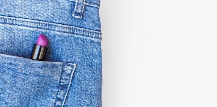 Czy wiesz, jaką funkcję pełni mała kieszonka w dżinsach?