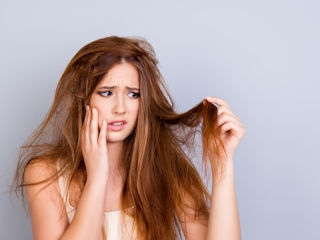 Jak właściwie pielęgnować włosy suche?