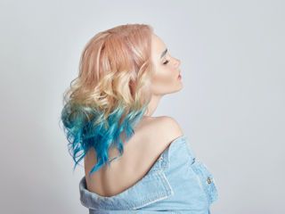 Co lepsze - krem koloryzujący czy farba do włosów?