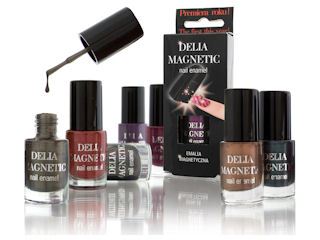 Zabłyśnij w karnawale z manicure magnetyzującym magią od Delia Cosmetics.