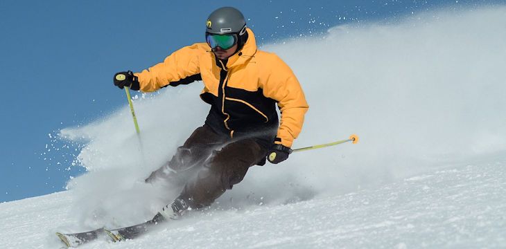 Jakie są najlepsze kaski narciarskie dla każdego amatora sportów zimowych?