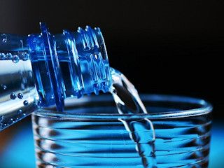 Czy należy pić wodę podczas intensywnego treningu?
