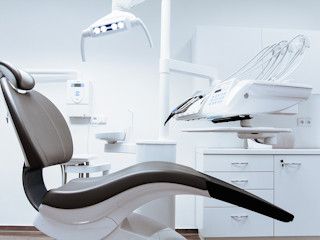 Sklep, który dostarcza profesjonalne wyposażenie do gabinetów dentystycznych.