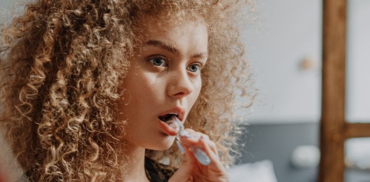Płyn do płukania jamy ustnej – czy w ogóle warto go stosować? 