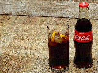 Coca-cola i jej praktyczne zastosowania.