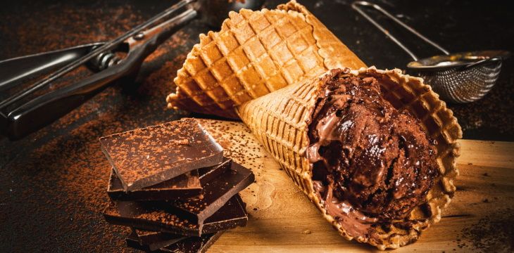 Połącz smaczne z pożytecznym. Zdrowotne właściwości lodów czekoladowych.