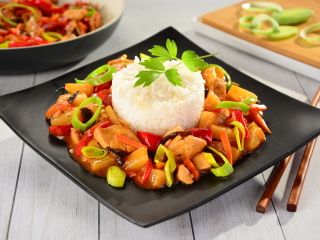 Kurczak z warzywami po chińsku - przepis kulinarny.
