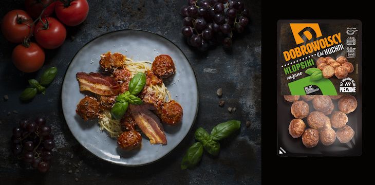 Spaghetti a’la Italiana z klopsikami i boczkiem w sosie pomidorowym - przepis kulinarny.