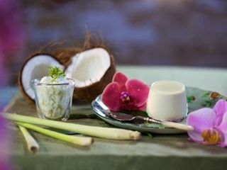 Przepis na Panna cotta z liczi i mleczkiem kokosowym.