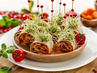 Paprykarz szczeciński w tortilli - przepis kulinarny.