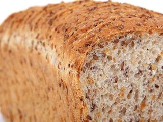 Przepis na bezglutenowy aromatyczny chleb trzy ziarna – pyszny, chrupiący chleb prosto z pieca.