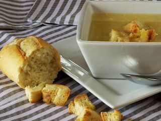 Przepis na zupę chlebową – pomysłowo, bezglutenowo i w 15 minut!!!