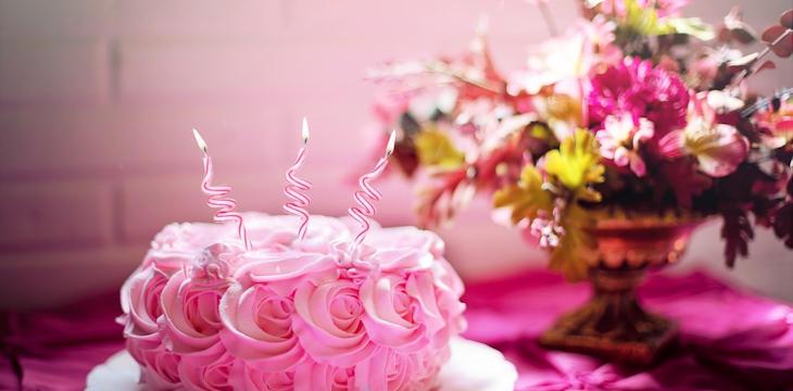 Poznajcie nasz sprawdzony przepis na kwiatowy tort!